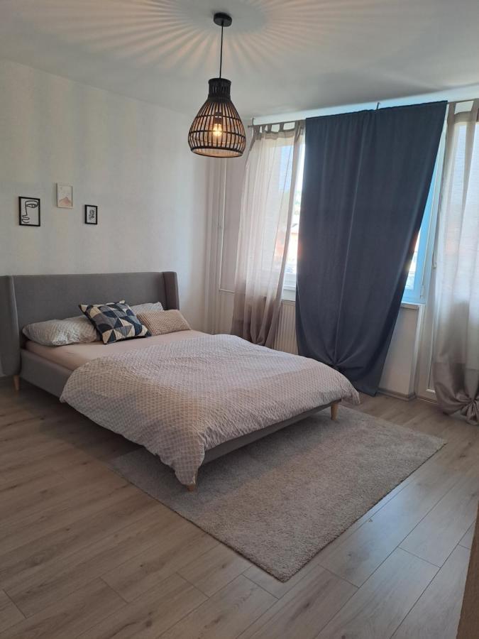 Enjoy Traveling Apartment Tuzla Exterior photo